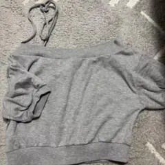 グレー オフショルダー トレーナー