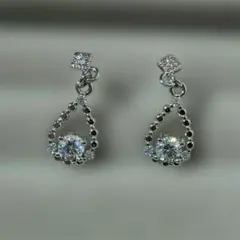 モアサナイト　ゆらゆらピアス　ドロップモチーフ ピアス シルバー s925