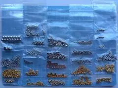 メタルビーズ類まとめ売り／花型たくさん／40種類以上