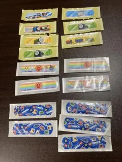 絆創膏　トーマス　アンパンマン　トミカ
