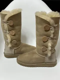 UGG 1873 ベイリーボタン トリプル ロング ムートンブーツ 23.0