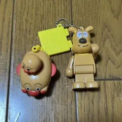 アンパンマン　チーズ　キーホルダー　ミニカー　アンパンマン号