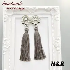 1041 シルバー オーバル ハンドメイド ピアス ビーズ刺繍 大ぶり タッセル