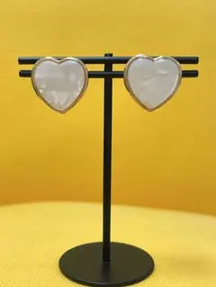 ピアス　イヤリング　レディース　ハート型　真珠風　新品未使用