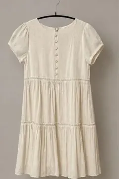 売り切り価格 美品　BeBe ワンピース　アイボリー　120〜130cmのサムネイル