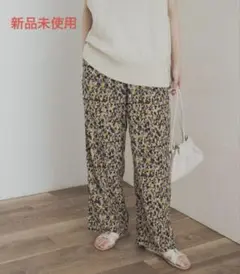 新品未使用　UR DOORS フラワープリントドライタッチリラックスパンツのサムネイル