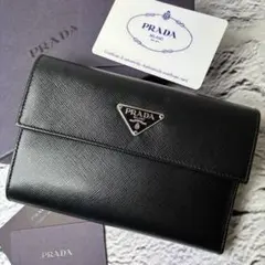 ほぼ新品✨プラダ 三角ロゴ 三つ折り財布 サフィールレザー 本革 ブラックのサムネイル