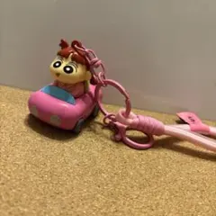 クレヨンしんちゃん　ネネちゃんマスコットキーホルダー　車　ピンク