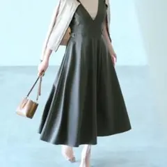 ナチュラルビューティーベーシック Ｖネックサイドバックル ワンピース