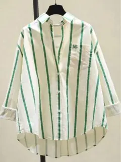アイボリーとグリーンのストライプシャツ