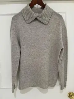 STAMP AND DIARY グレー ボタン付きハイネックセーター