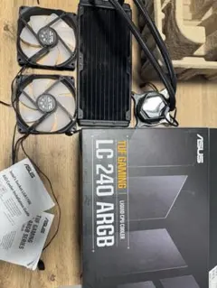 ASUS TUF GAMING LC 240 ARGB 水冷CPUクーラーのサムネイル