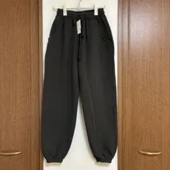 チャコールグレー