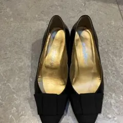 黒 リボン付き 中ヒールパンプス