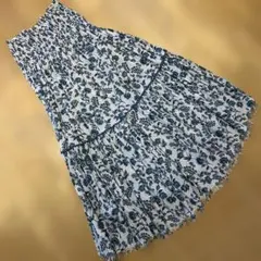 ZARAフレアスカート ホワイトとブルーの花柄