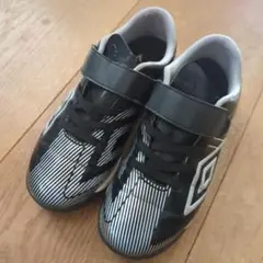 Umbro フットサルシューズ ブラック/シルバー 19.5cm