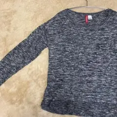 H＆M　エイチ アンドエム 薄手ニット S ブラック　スリット　トップス