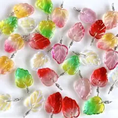 113.葉っぱのガラスビーズ　30個