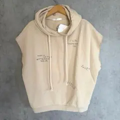 【新品】Chico ノースリーブパーカー ベージュ フリーサイズ
