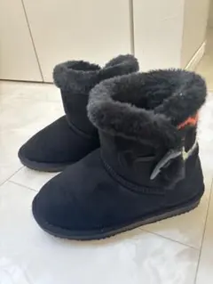 黒いファー付きスエードブーツ