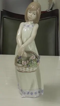 LLADRO リヤドロ【バレンシアの少女（ブーケ）】 リアドロ L597