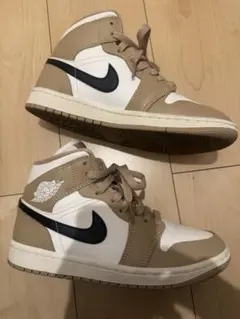 Nike Air Jordan 1 ベージュ/ホワイト/ブラック