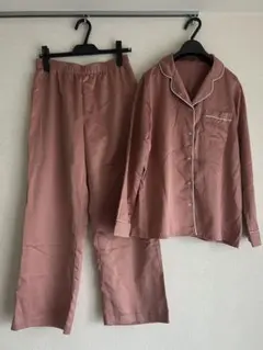 gu サテンパジャマ