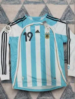 2006 アルゼンチン代表 ホーム 長袖 19番 リオネル・メッシ ユニフォーム 楽天市場】アルゼンチン代表 2006 アウェイ（紺） #19 MESSI リオネル