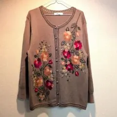 花刺繍カーディガン　予備ボタン付き