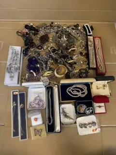 ひ*て様 0719-3 遺品整理 指輪 ネックレス アクセサリー 箱入り - メルカリ