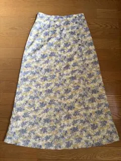 ＊ロングスカート　サテンフラワースカート　Mサイズ　美品＊