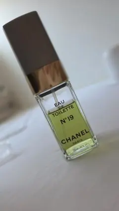 CHANEL N°19 Eau de Toilette