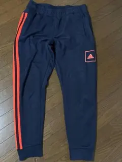 adidas　コントラスト3ストライプス　テーパードトラックパンツ　サイズO