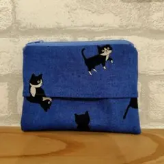 ハチワレ猫のティッシュポーチ ブルー