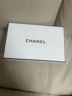 CHANEL ギフトボックス 中型 ホワイト