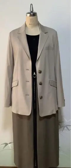 ベージュ テーラードジャケット 3つボタン