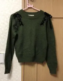 オリーブグリーン ニットセーター