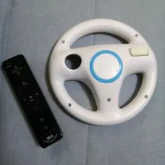 Wiiモーションプラス内蔵リモコン黒＆ハンドルセット　中古品