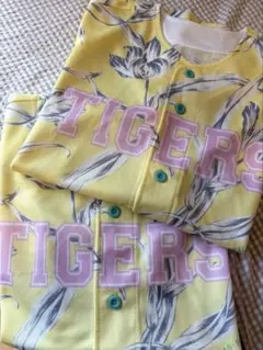 TIGERS ユニフォーム2枚　花柄イエロー