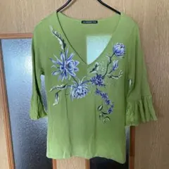 ヴィヴィアンタム 緑の花柄刺繍五分袖トップスのサムネイル