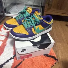ナイキダンクローリサレスリーコートパープルレイカーズ　25センチ