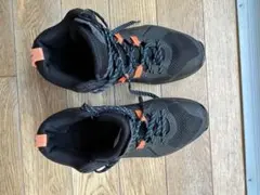 asics バスケットボール ハイカットシューズ 黒/オレンジ　25.5cm