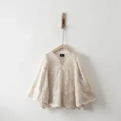 ○値下交渉不可○ Cardo fabrica 刺繍ブラウス 白 ホワイト - メルカリ