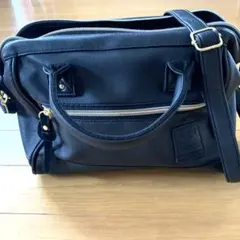 アネロ　ブラック合成皮革ショルダーバッグ　黒　大容量　ポケット　ハンドバッグ