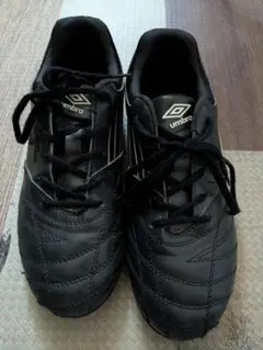umbro ブラック サッカーシューズ スパイク22.5センチ