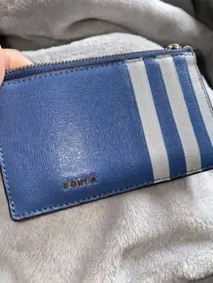 FURLA 青 バイカラー カードケース