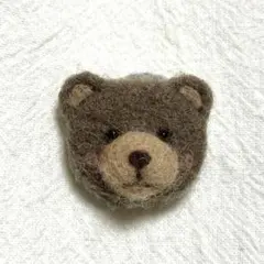 羊毛フェルト　ピンクほっぺのクマちゃん　ブローチ