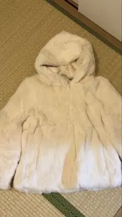 フード付きクリーム色ファージャケット