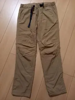 ユニクロ　ベージュ ストレートパンツ ウエストドローコード付き