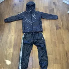 New Balance マーブル模様ウィンドブレーカー